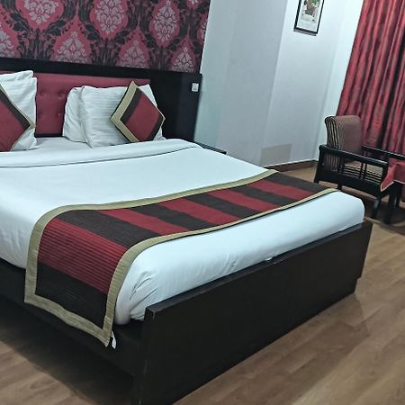 Hotel Palazzo Di Lara Газиабад Екстериор снимка