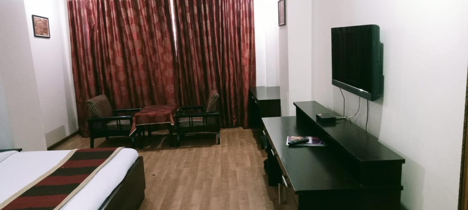 Hotel Palazzo Di Lara Газиабад Екстериор снимка