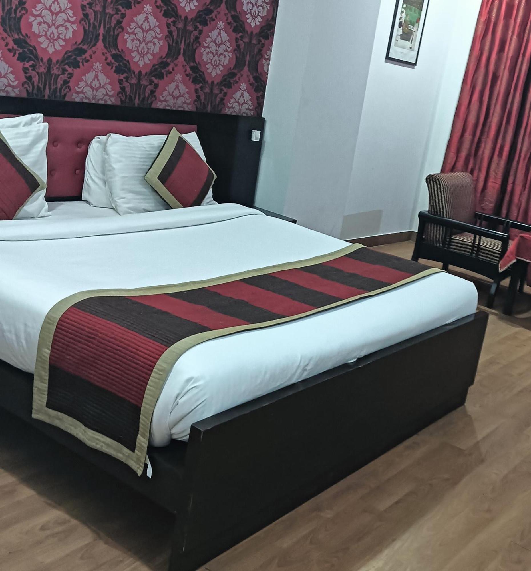 Hotel Palazzo Di Lara Газиабад Екстериор снимка