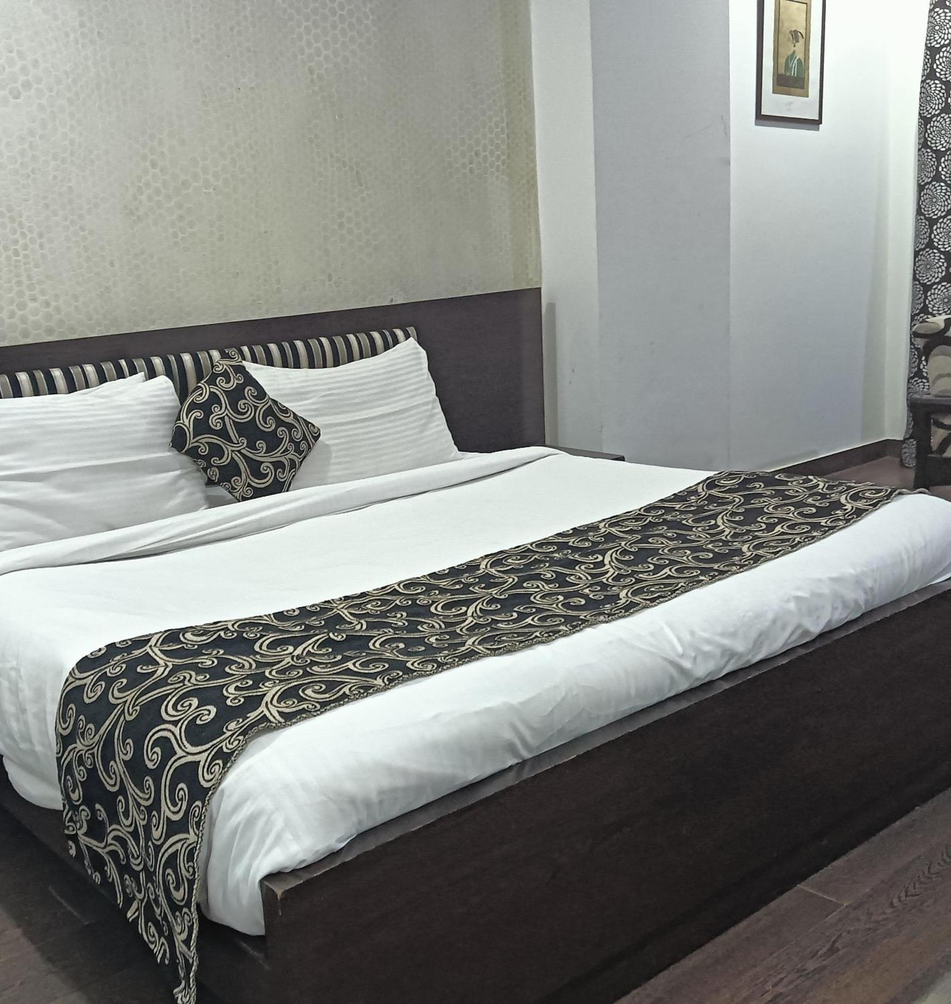 Hotel Palazzo Di Lara Газиабад Екстериор снимка