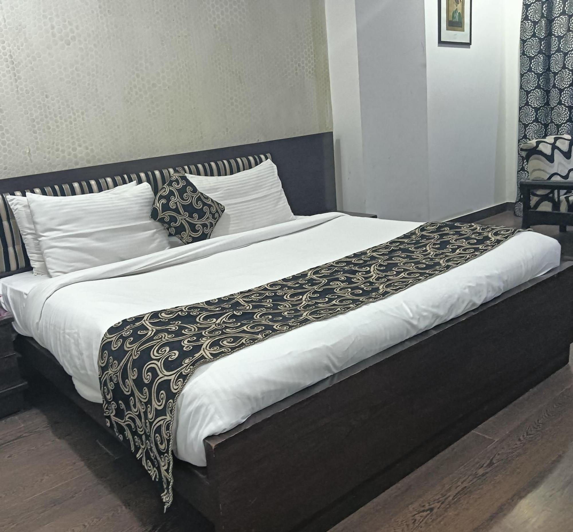 Hotel Palazzo Di Lara Газиабад Екстериор снимка