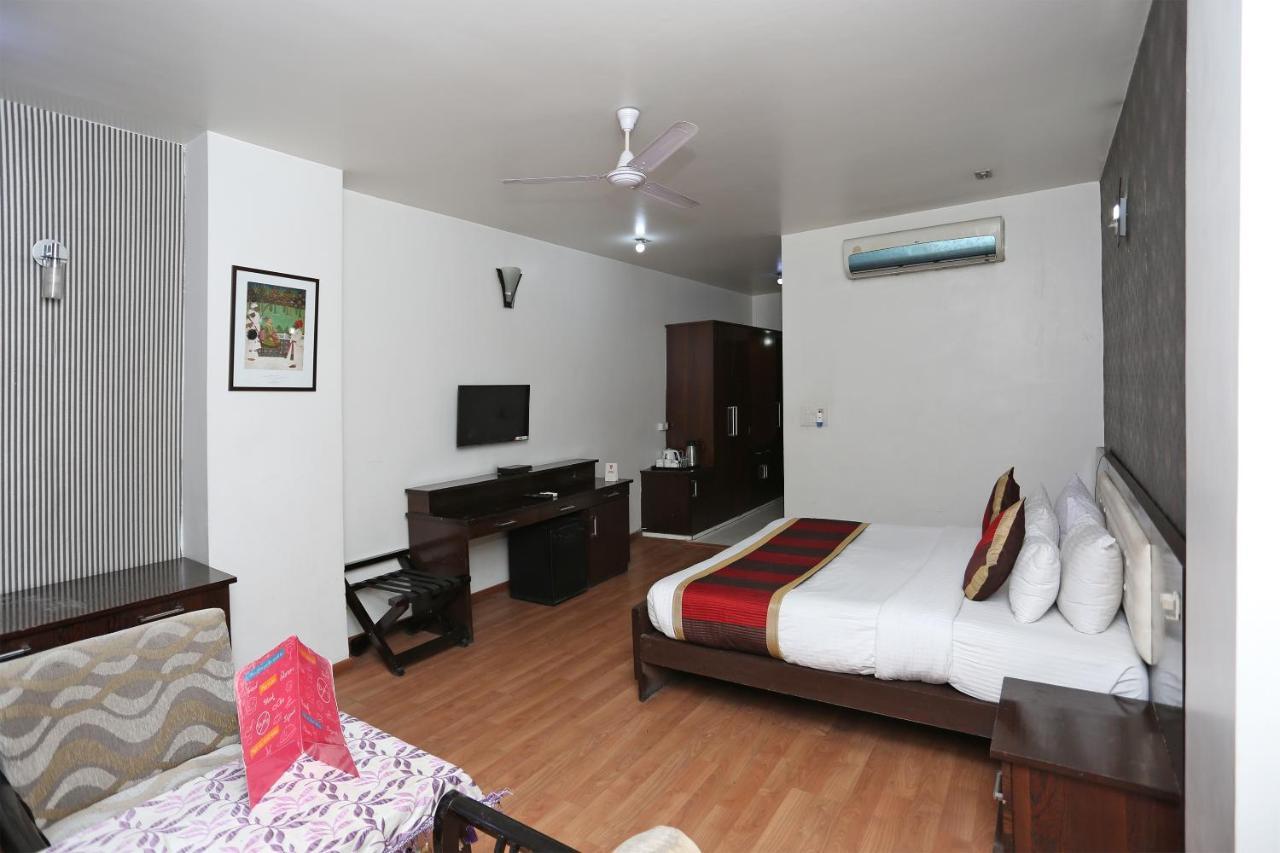 Hotel Palazzo Di Lara Газиабад Екстериор снимка