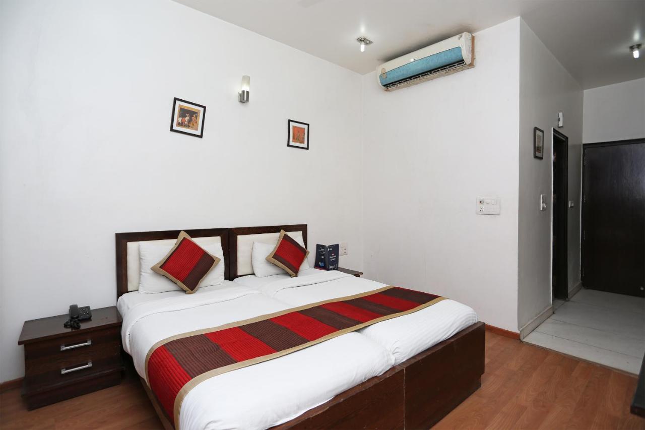 Hotel Palazzo Di Lara Газиабад Екстериор снимка