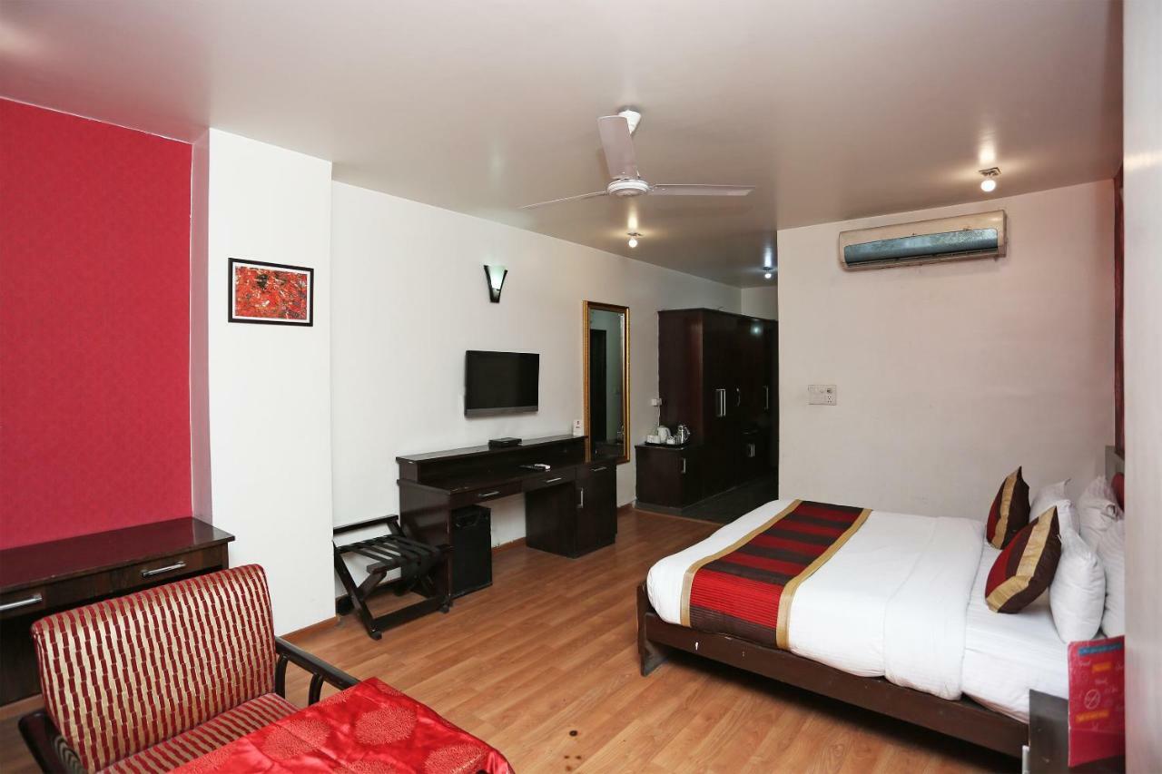 Hotel Palazzo Di Lara Газиабад Екстериор снимка