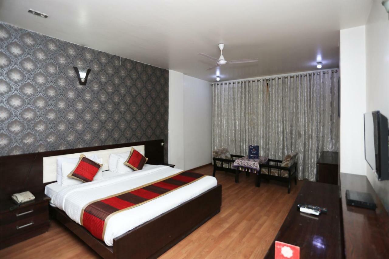 Hotel Palazzo Di Lara Газиабад Екстериор снимка