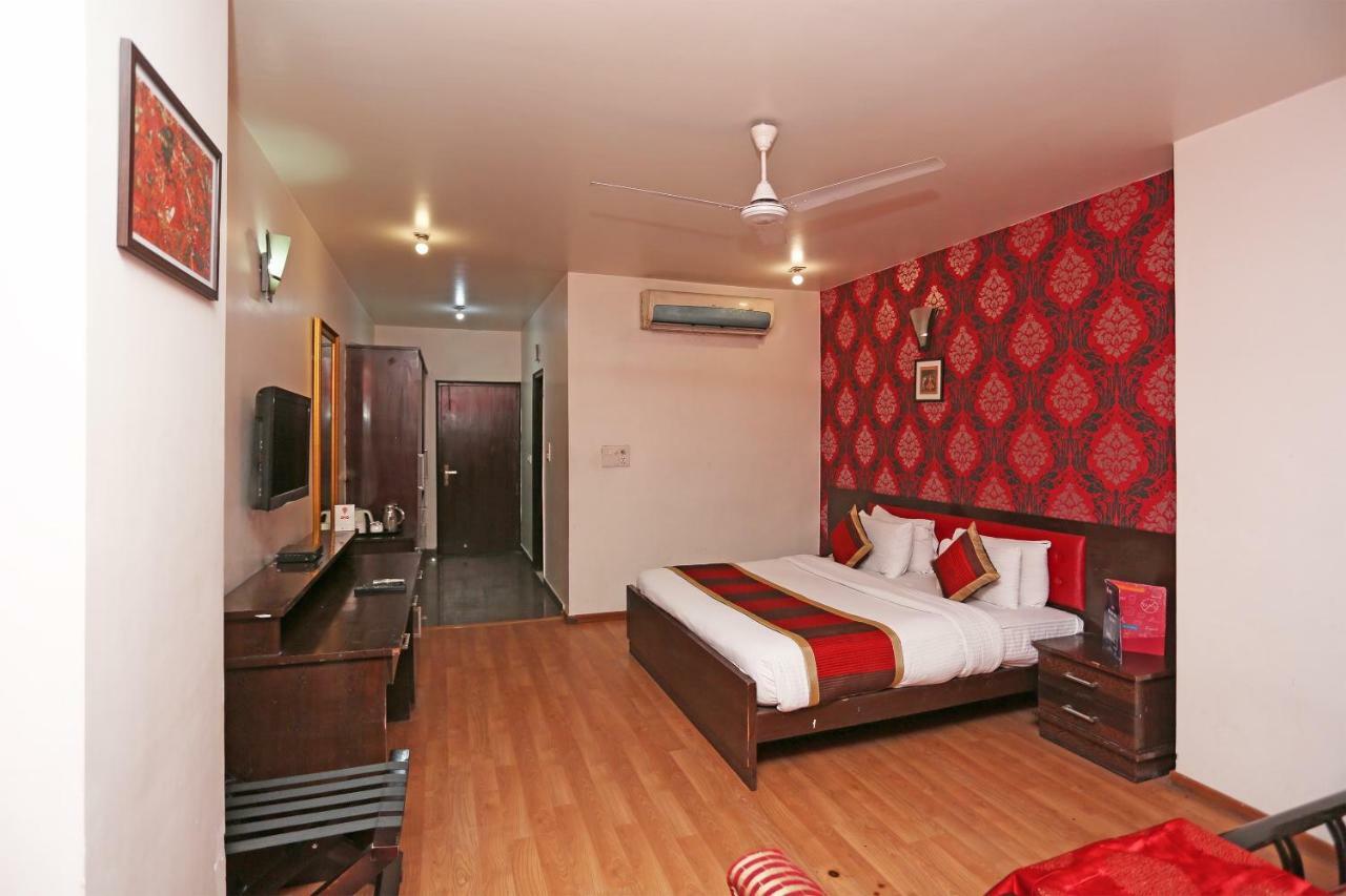 Hotel Palazzo Di Lara Газиабад Екстериор снимка